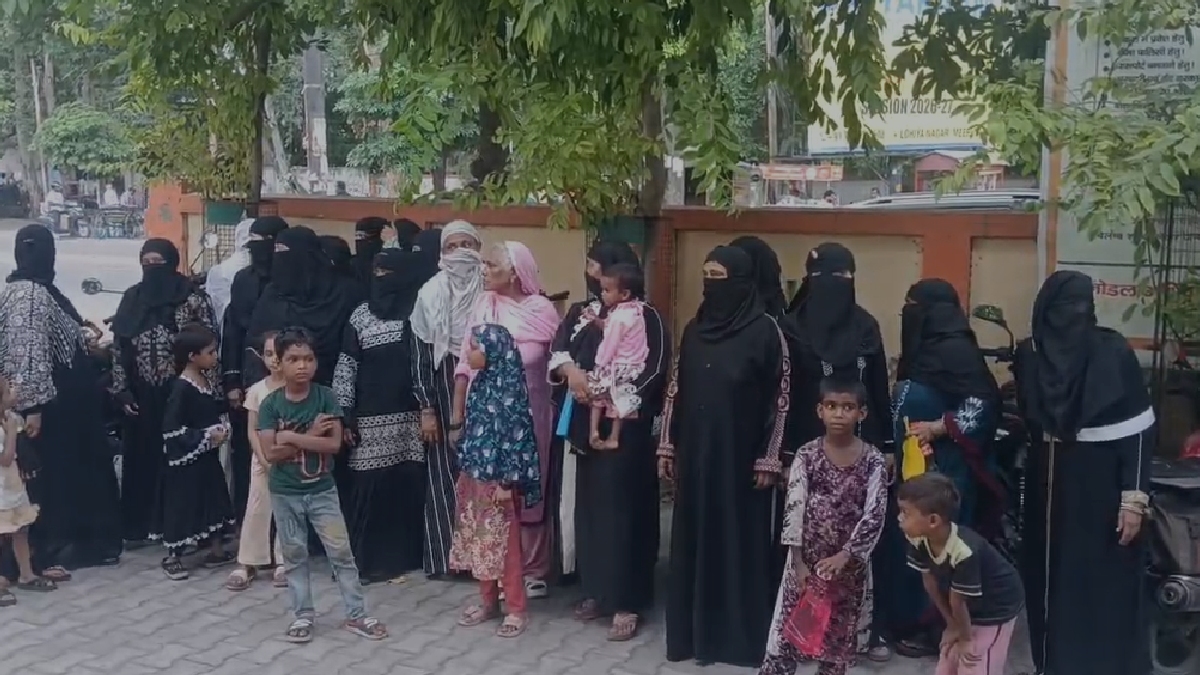 ढाई घंटे डॉक्टर का इंतजार, 14 दिन के नवजात की मौत; परिजनों का CMO कार्यालय पर प्रदर्शन